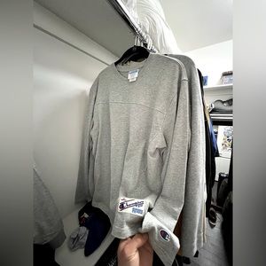 Champion Sweatshirt. Color Grey Size Medium